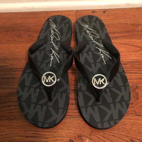 Michael kors flip flops black size 8 Clearance